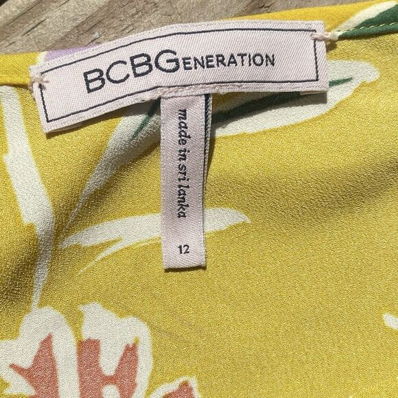 BCBGeneration – Yellow Floral High Waist A-Line Back Zip Shorts Women’s Size 12 - Picture 4 of 5